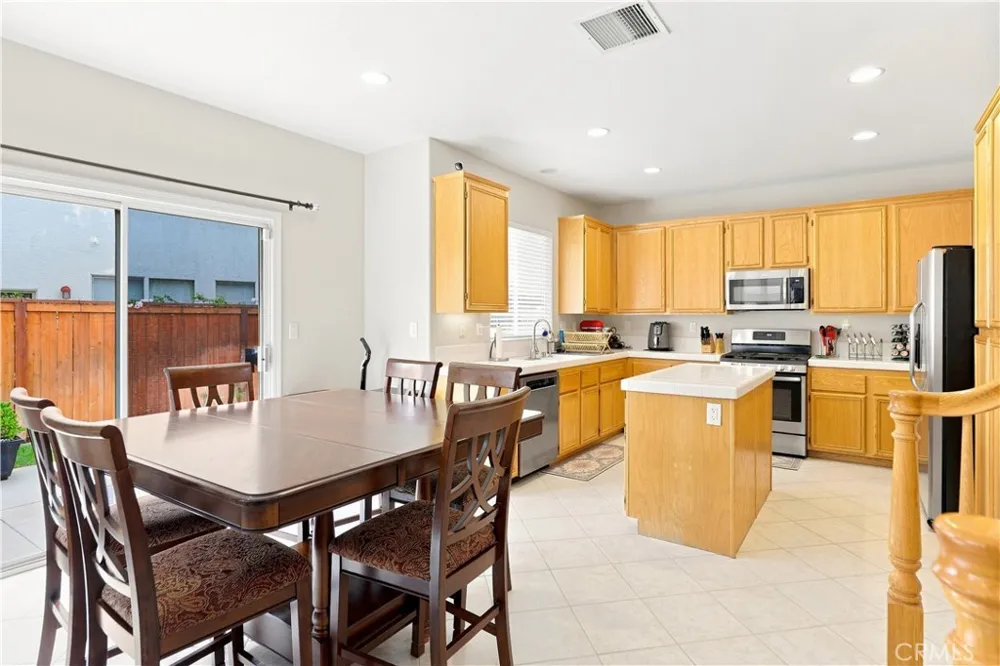 28282 Cedar Lane Saugus, CA 91350