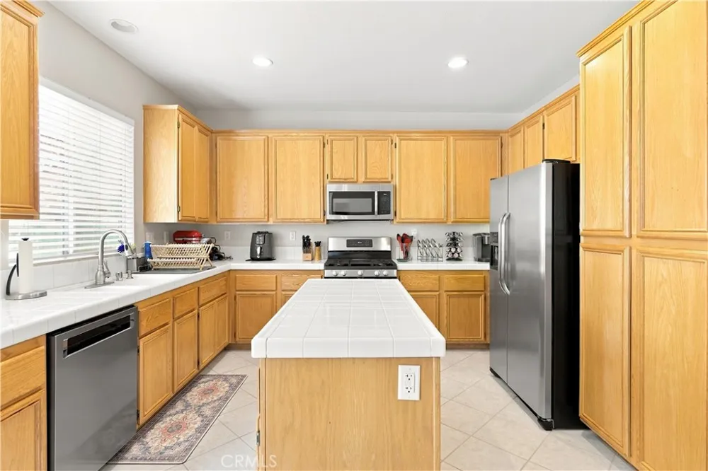 28282 Cedar Lane Saugus, CA 91350