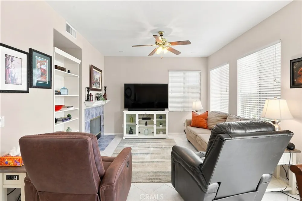 28282 Cedar Lane Saugus, CA 91350
