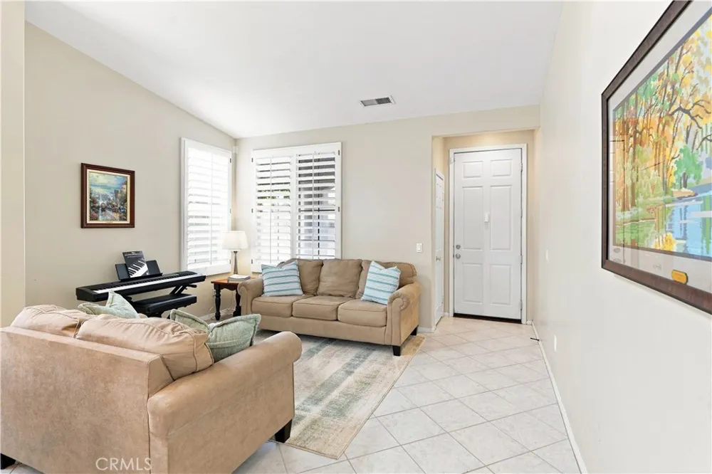 28282 Cedar Lane Saugus, CA 91350