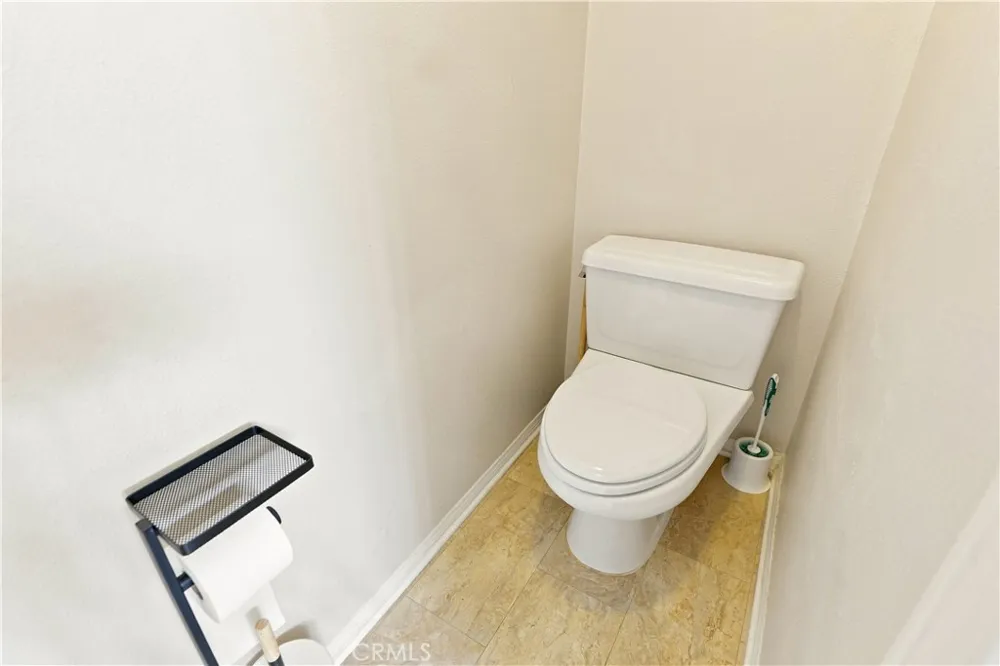 28282 Cedar Lane Saugus, CA 91350