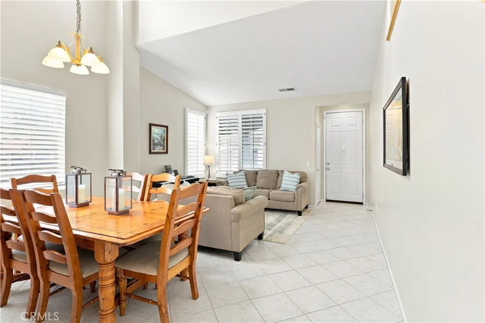 28282 Cedar Lane Saugus, CA 91350