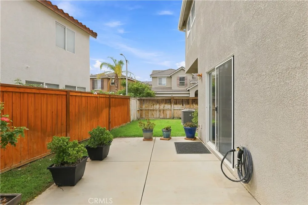 28282 Cedar Lane Saugus, CA 91350