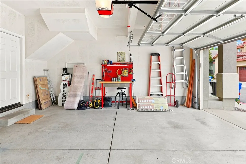 28282 Cedar Lane Saugus, CA 91350