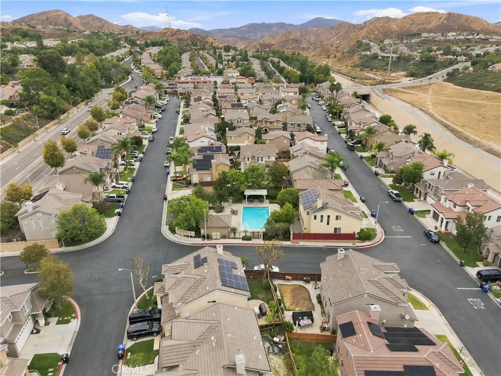 28282 Cedar Lane Saugus, CA 91350