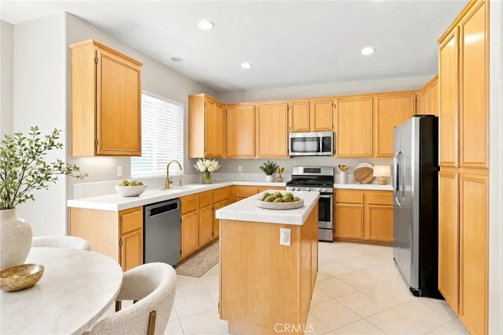 28282 Cedar Lane Saugus, CA 91350