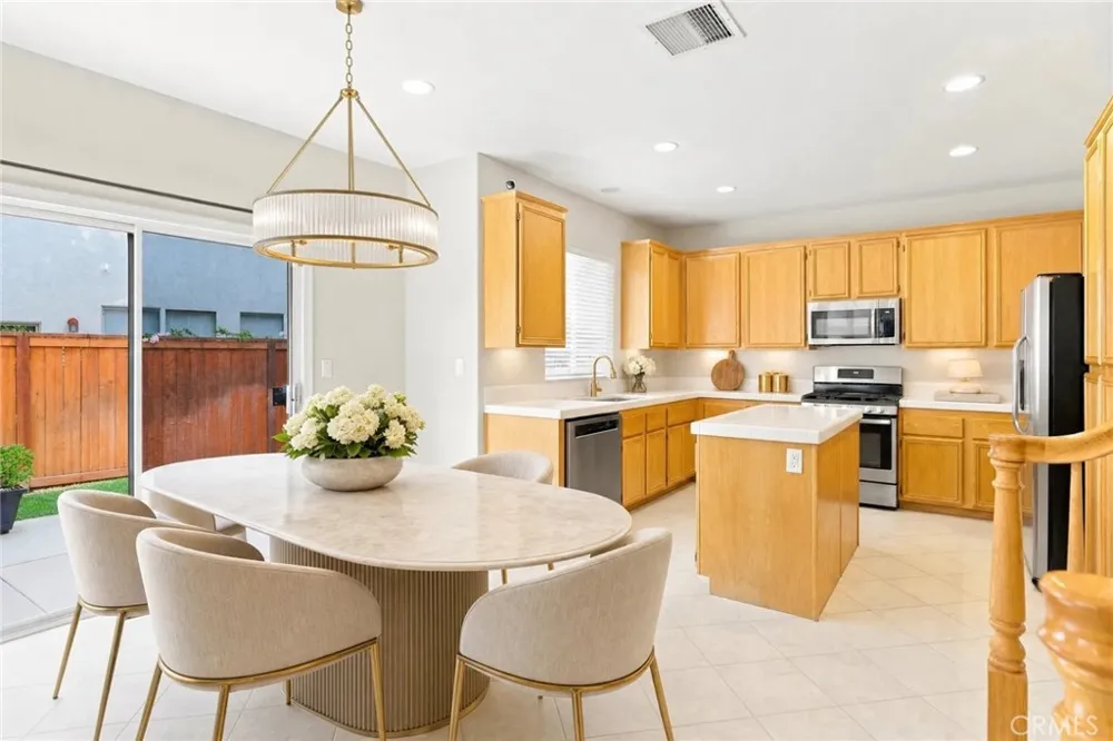 28282 Cedar Lane Saugus, CA 91350