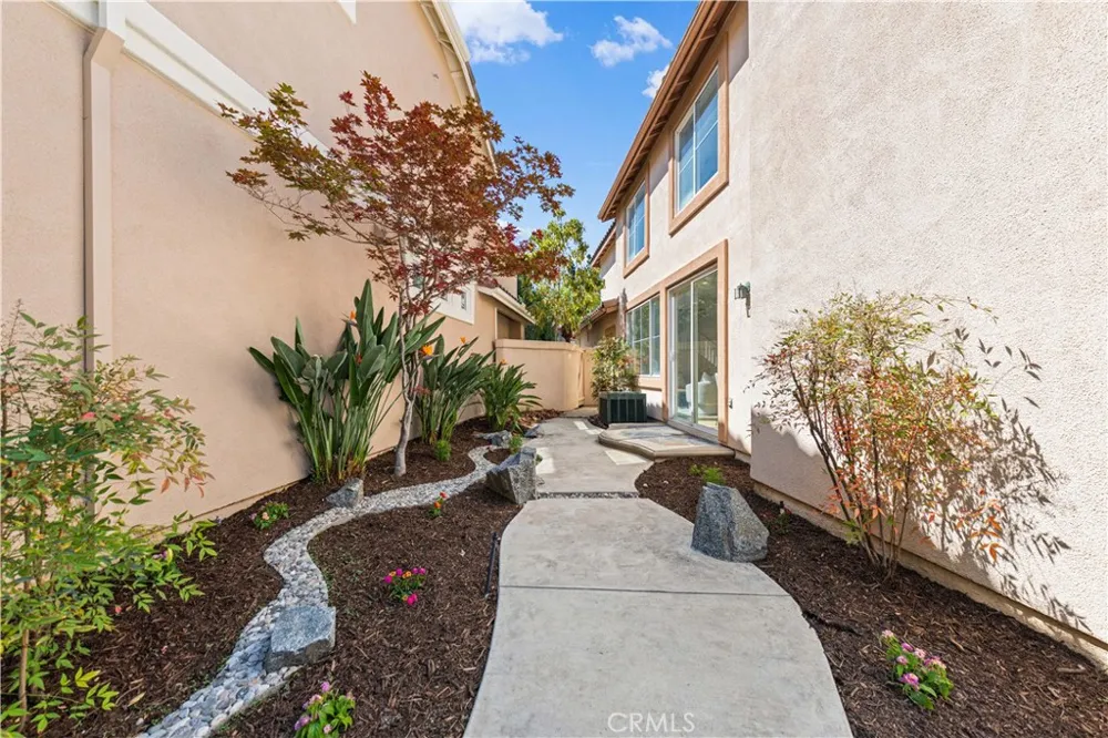 22 Santa Cruz Aisle Irvine, CA 92606