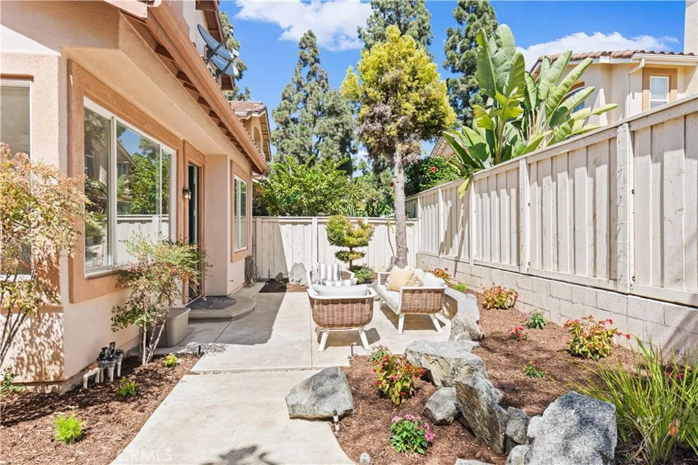 22 Santa Cruz Aisle Irvine, CA 92606