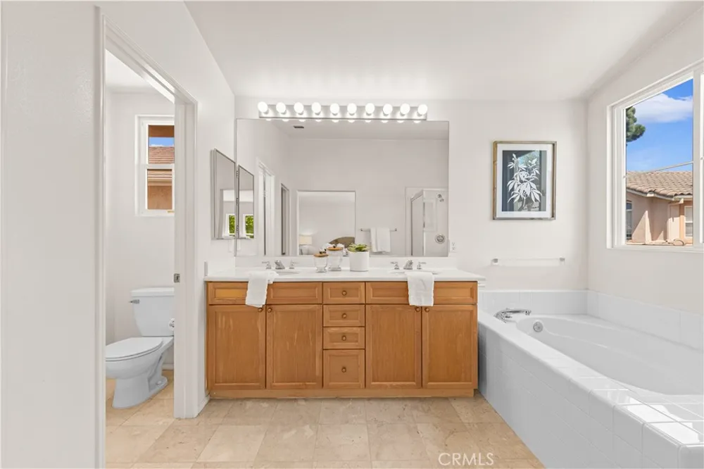 22 Santa Cruz Aisle Irvine, CA 92606