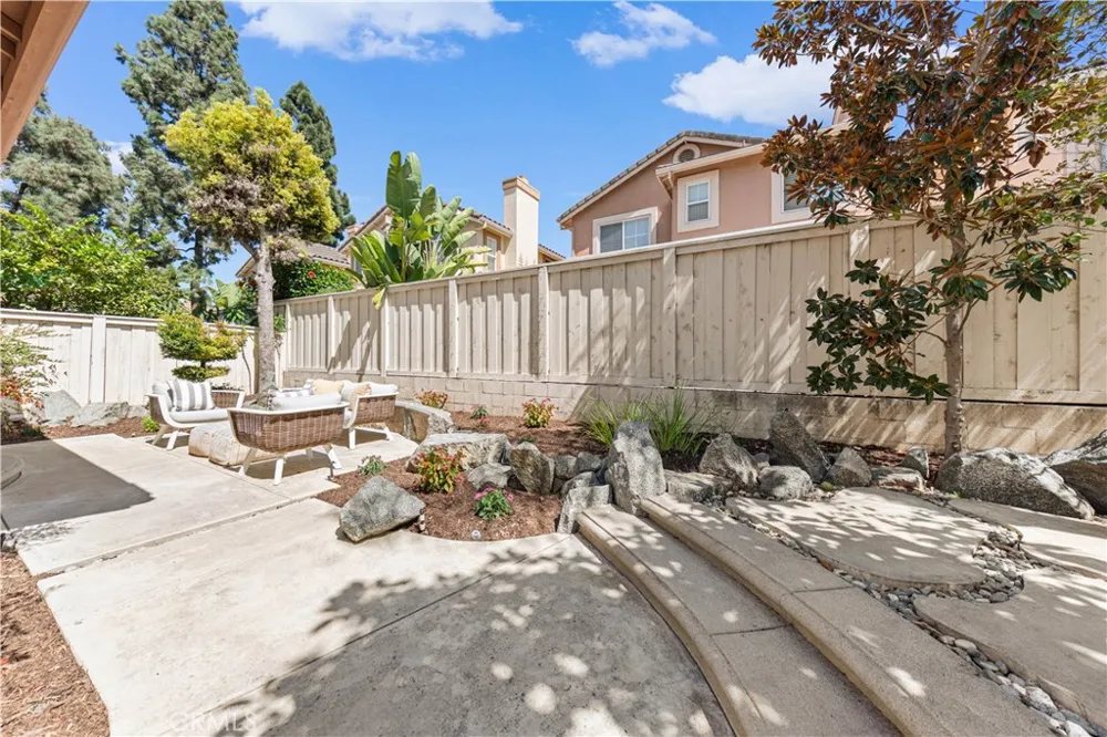 22 Santa Cruz Aisle Irvine, CA 92606