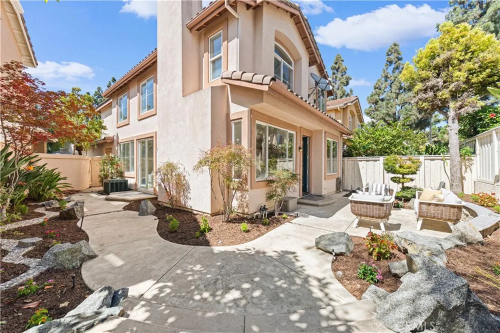 22 Santa Cruz Aisle Irvine, CA 92606