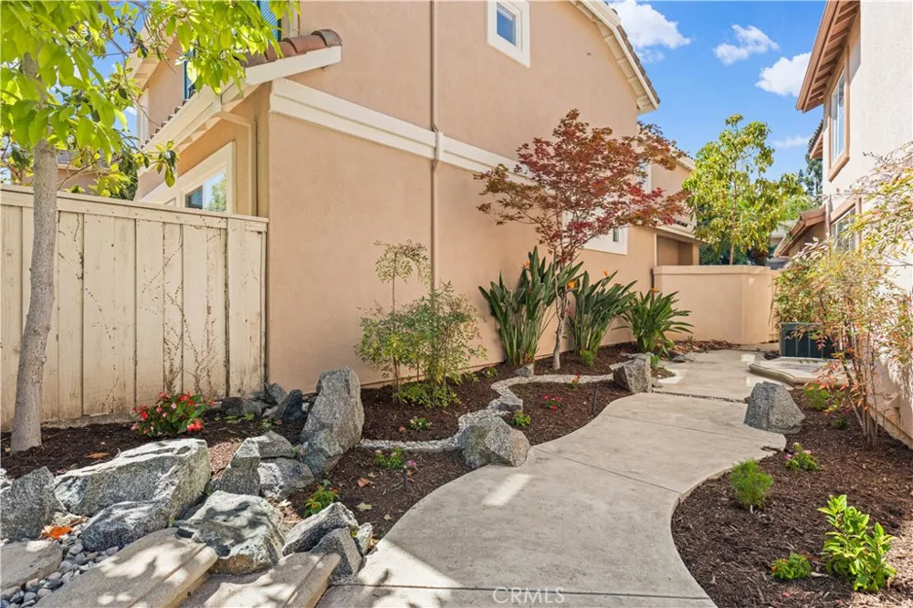 22 Santa Cruz Aisle Irvine, CA 92606