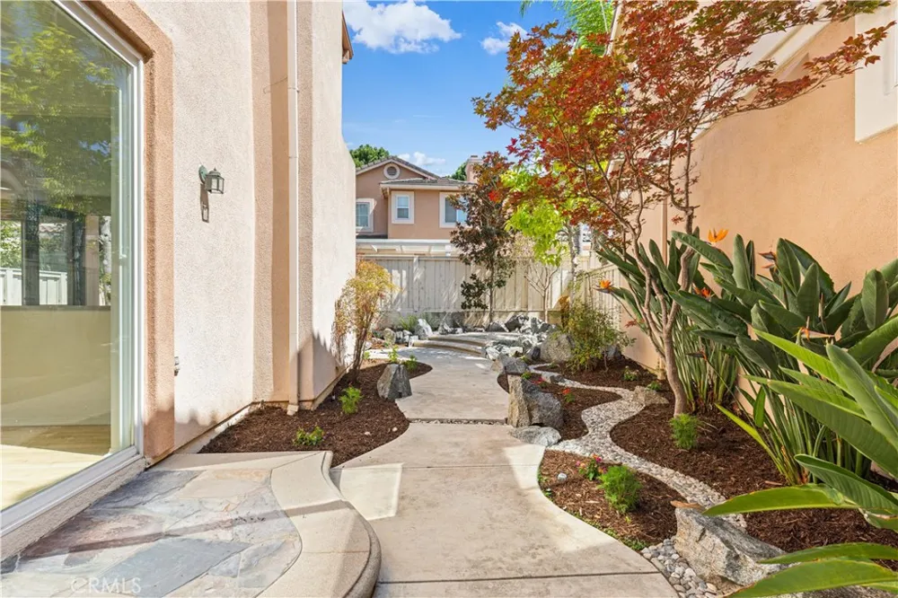 22 Santa Cruz Aisle Irvine, CA 92606