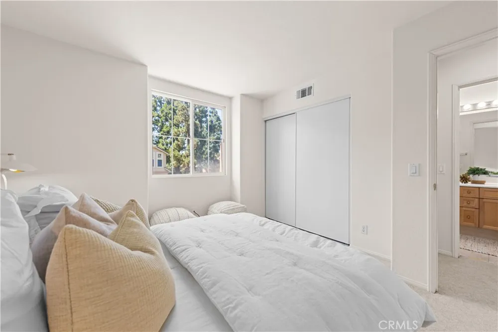 22 Santa Cruz Aisle Irvine, CA 92606