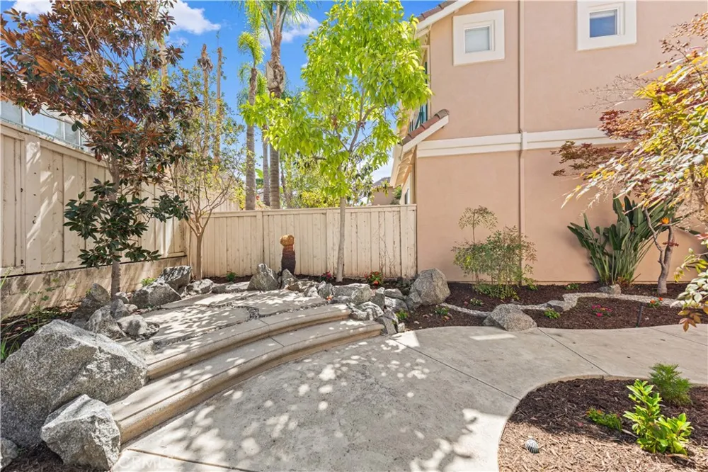 22 Santa Cruz Aisle Irvine, CA 92606