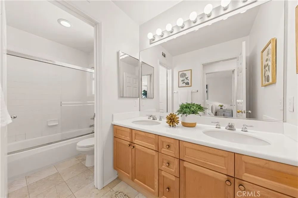 22 Santa Cruz Aisle Irvine, CA 92606