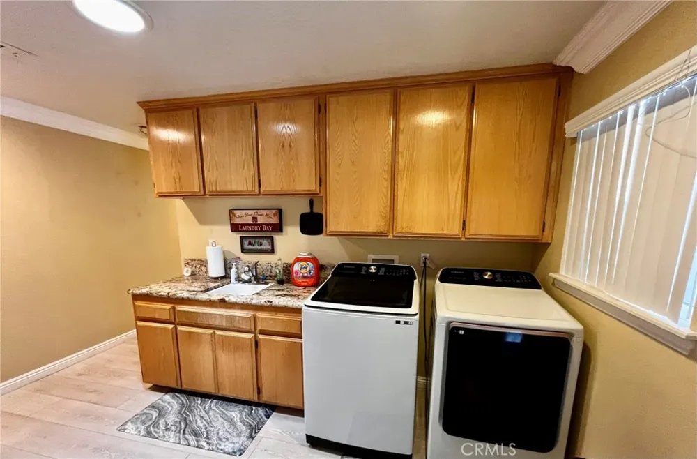 20055 Waco Court Apple Valley, CA 92308