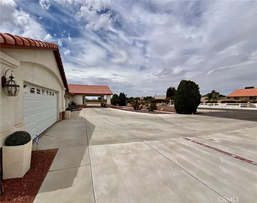 20055 Waco Court Apple Valley, CA 92308