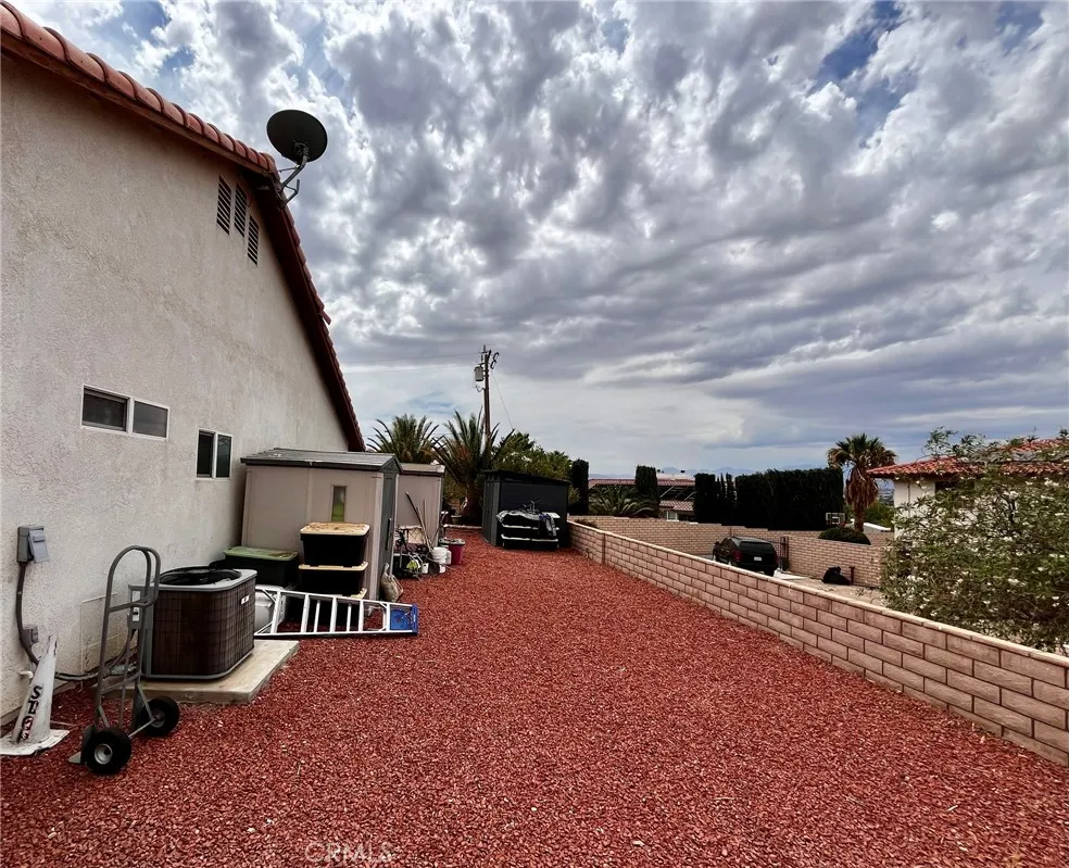 20055 Waco Court Apple Valley, CA 92308