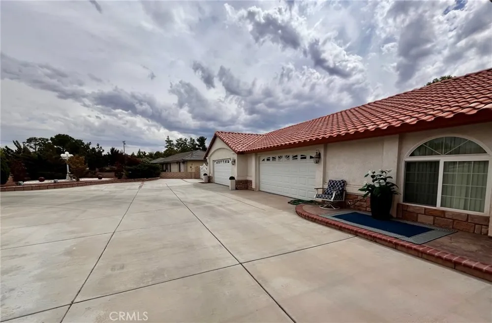 20055 Waco Court Apple Valley, CA 92308