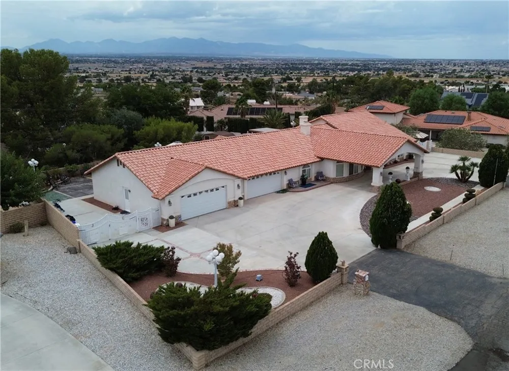 20055 Waco Court Apple Valley, CA 92308