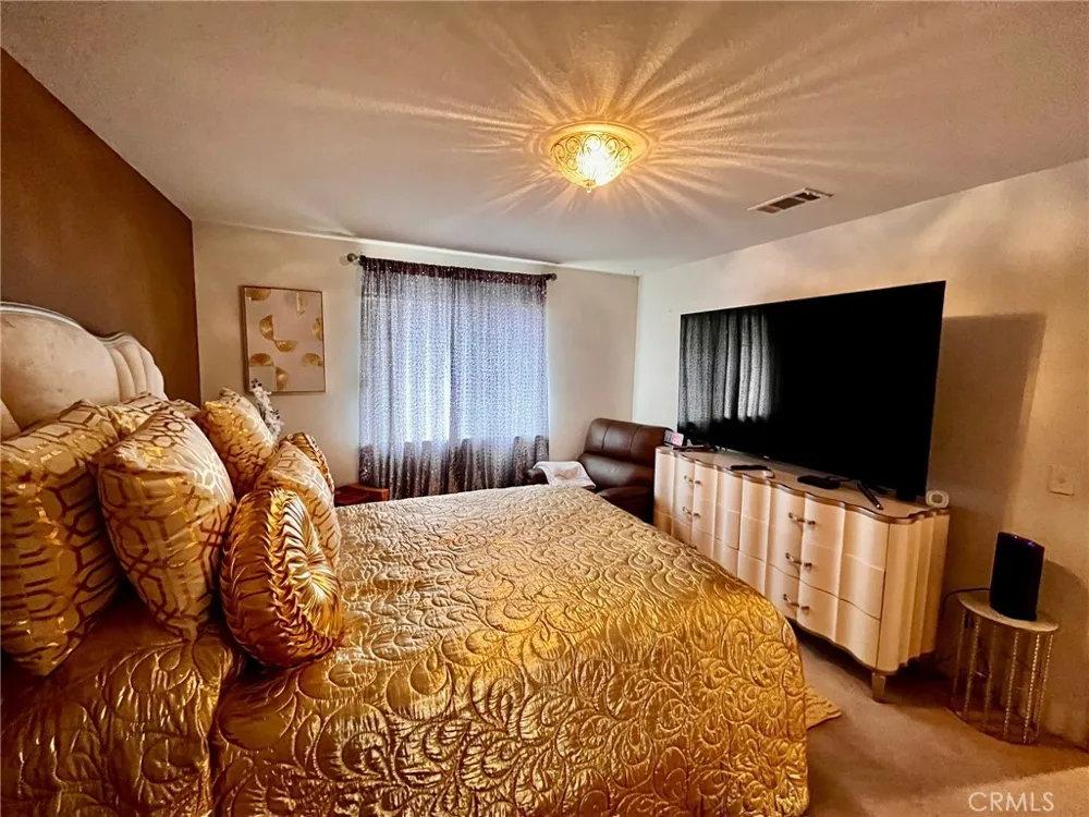 20055 Waco Court Apple Valley, CA 92308