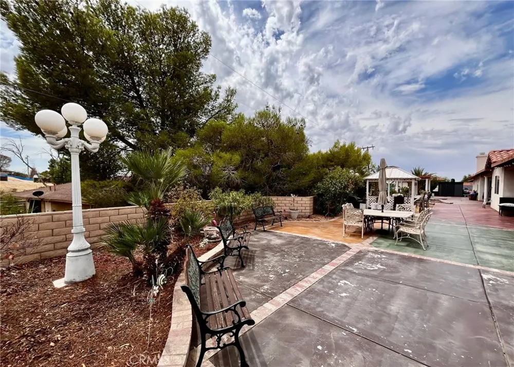 20055 Waco Court Apple Valley, CA 92308
