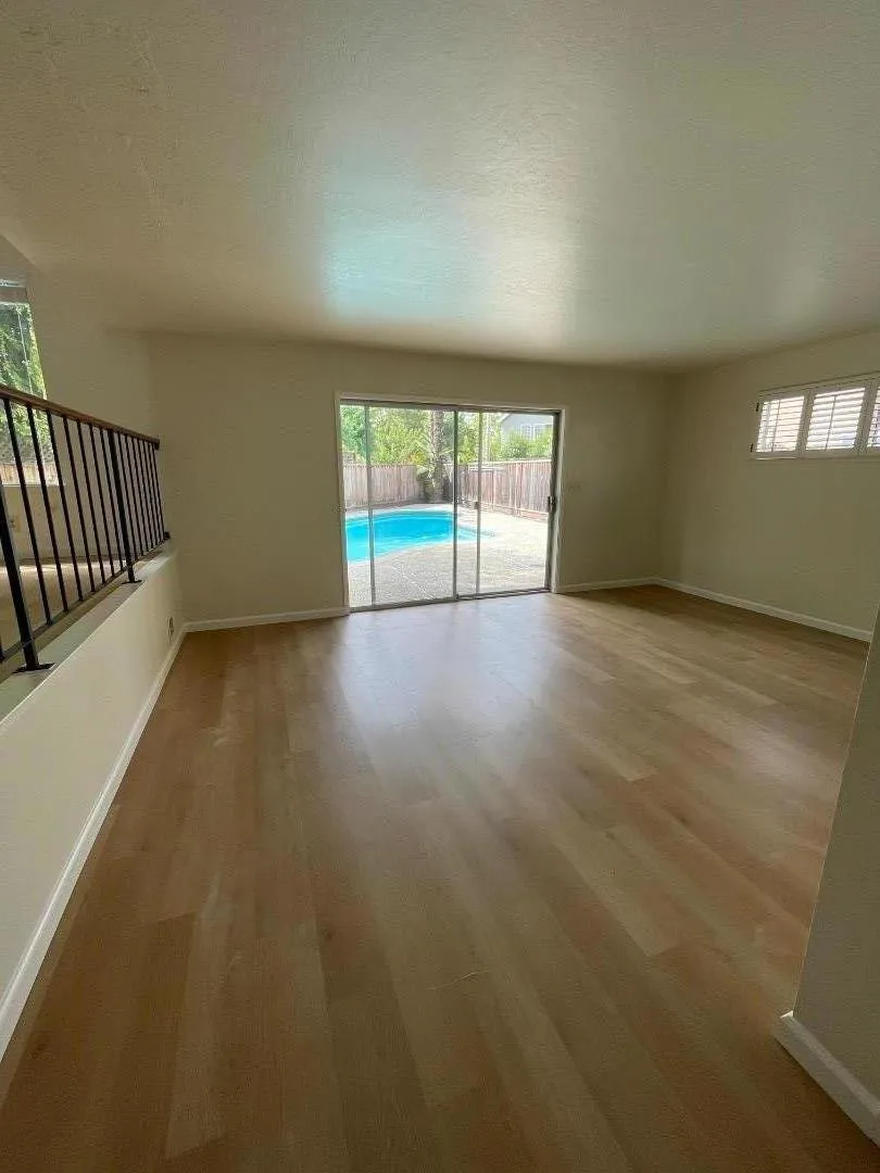 10 Sycamore Court Redwood City, CA 94061