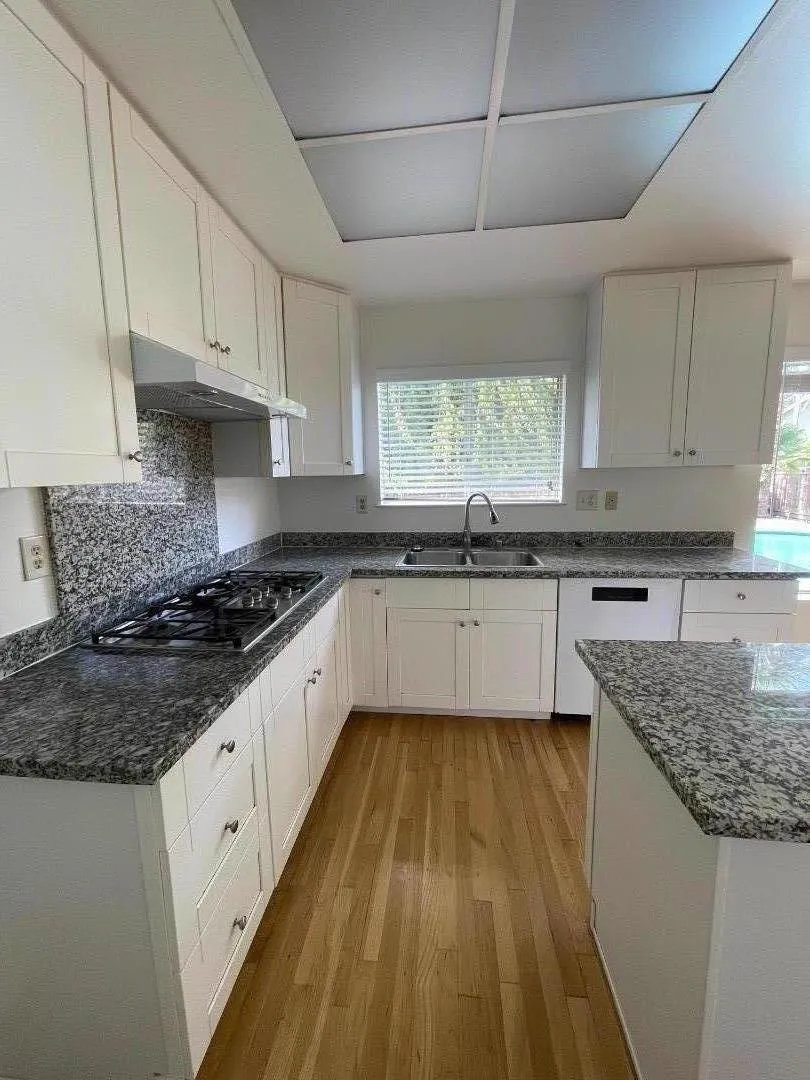 10 Sycamore Court Redwood City, CA 94061