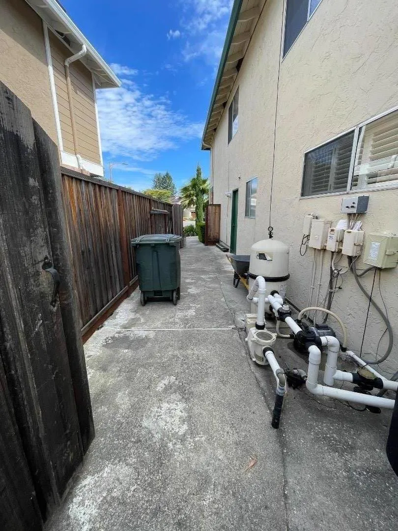 10 Sycamore Court Redwood City, CA 94061