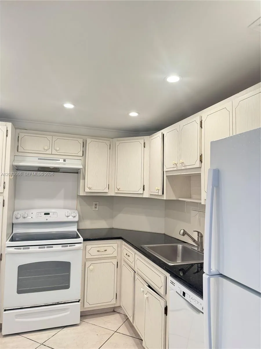 300 Bayview Dr #501 Sunny Isles Beach, FL 33160