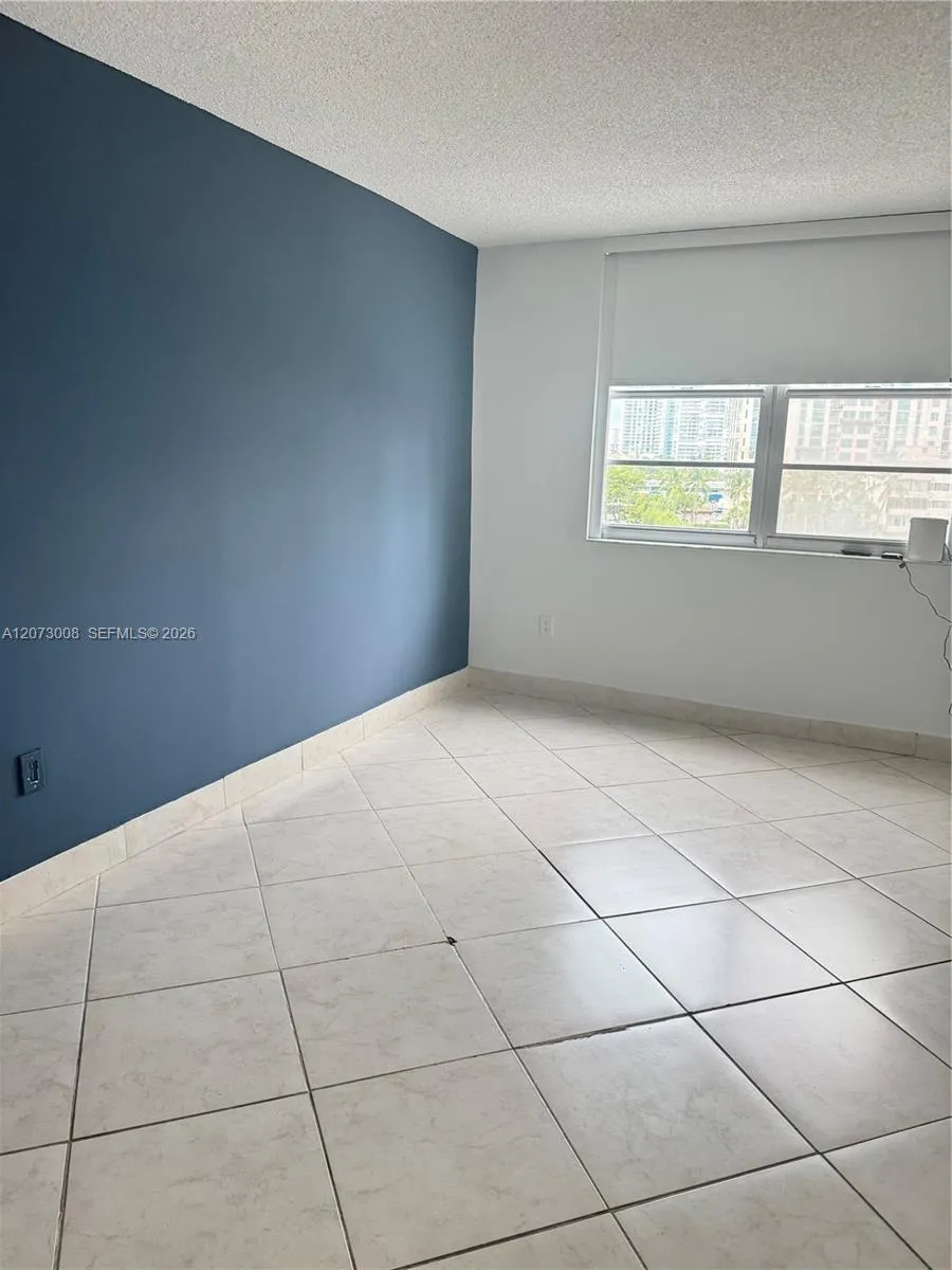 300 Bayview Dr #501 Sunny Isles Beach, FL 33160