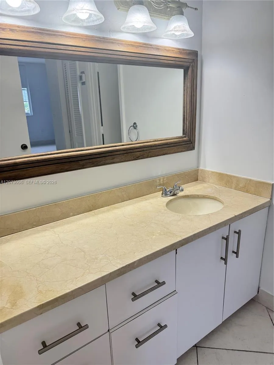 300 Bayview Dr #501 Sunny Isles Beach, FL 33160
