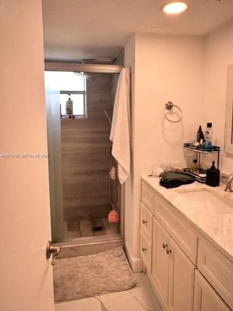 1680 NE 191st St #305-2 Miami, FL 33179