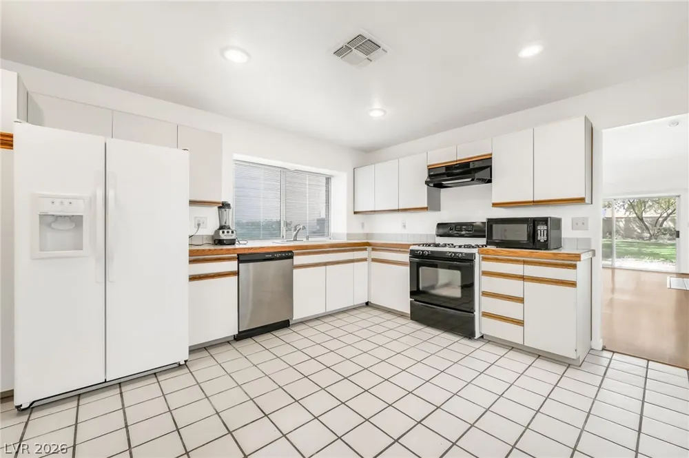 6986 Emerald Springs Lane Las Vegas, NV 89113