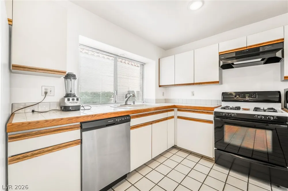 6986 Emerald Springs Lane Las Vegas, NV 89113