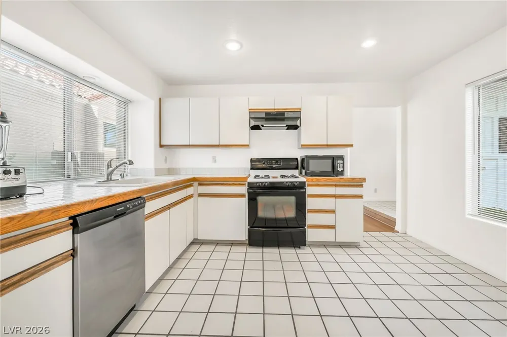 6986 Emerald Springs Lane Las Vegas, NV 89113