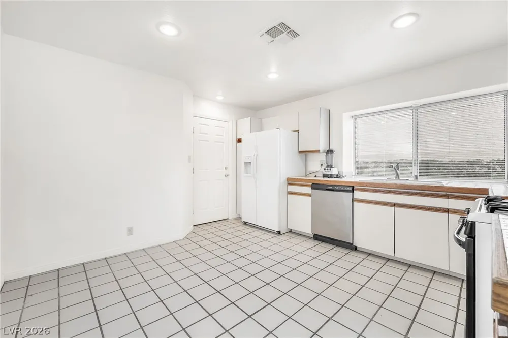 6986 Emerald Springs Lane Las Vegas, NV 89113
