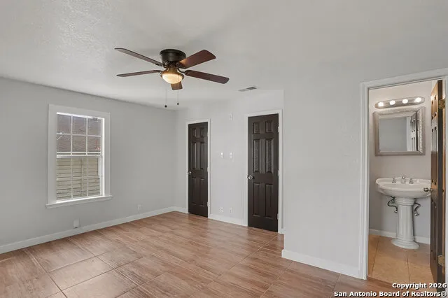 2039 Schley Ave San Antonio, TX 78210