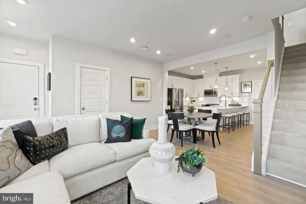43805 MIDDLEWAY TERRACE Ashburn, VA 20147