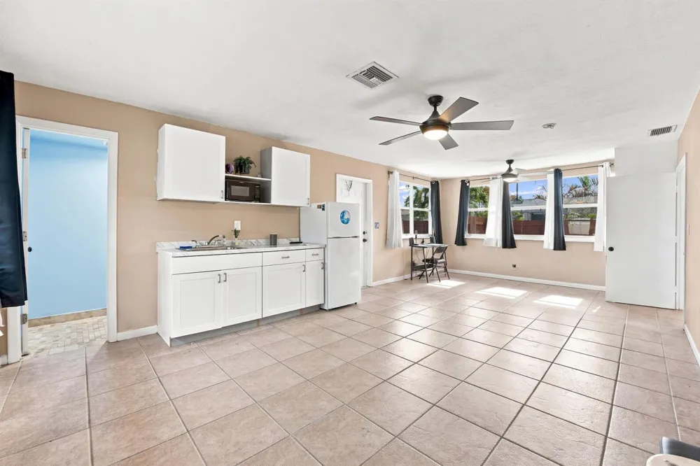 2610 NE 8th Avenue Pompano Beach, FL 33064