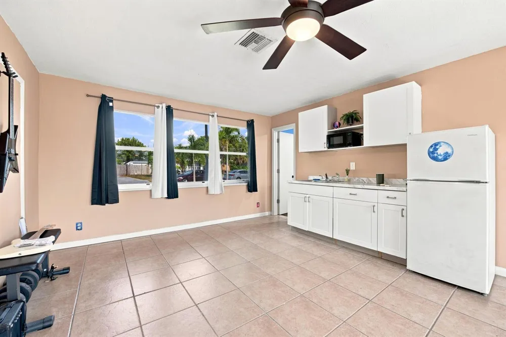 2610 NE 8th Avenue Pompano Beach, FL 33064