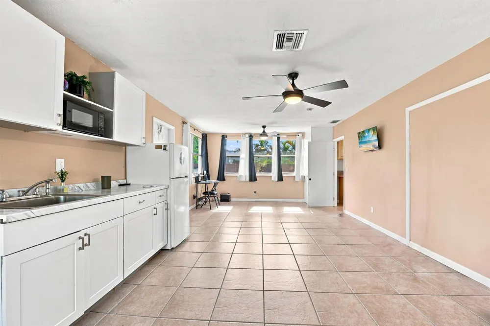 2610 NE 8th Avenue Pompano Beach, FL 33064