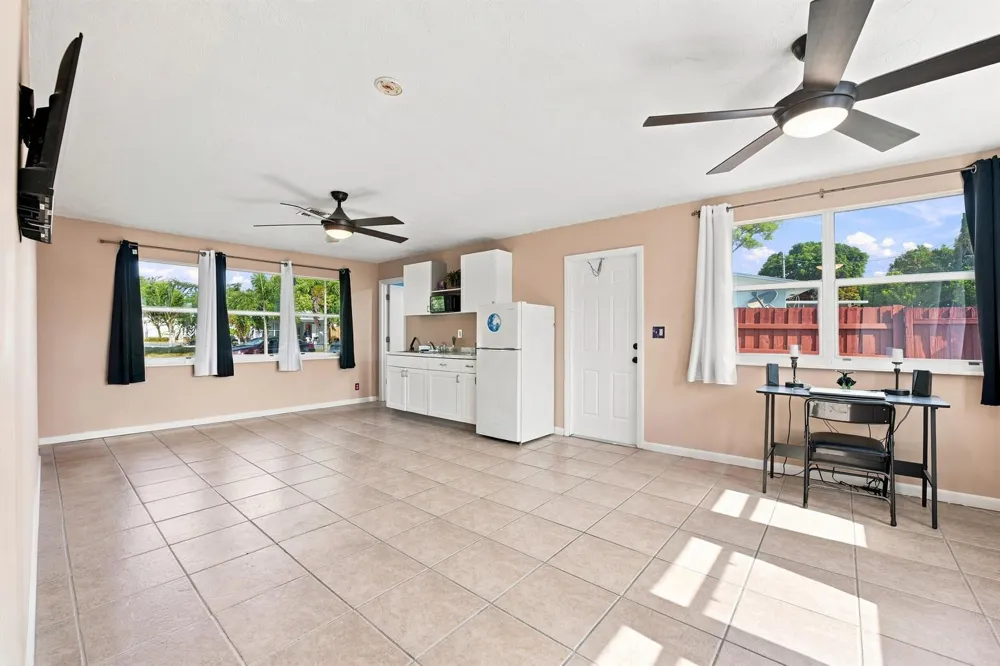 2610 NE 8th Avenue Pompano Beach, FL 33064