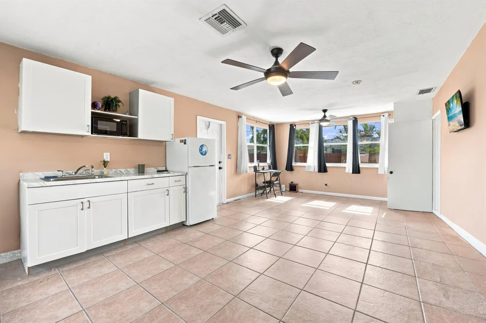 2610 NE 8th Avenue Pompano Beach, FL 33064