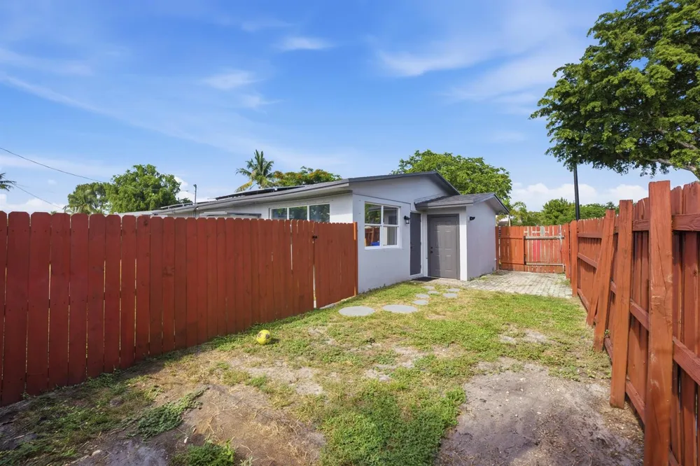 2610 NE 8th Avenue Pompano Beach, FL 33064