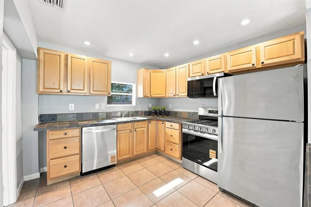 2610 NE 8th Avenue Pompano Beach, FL 33064