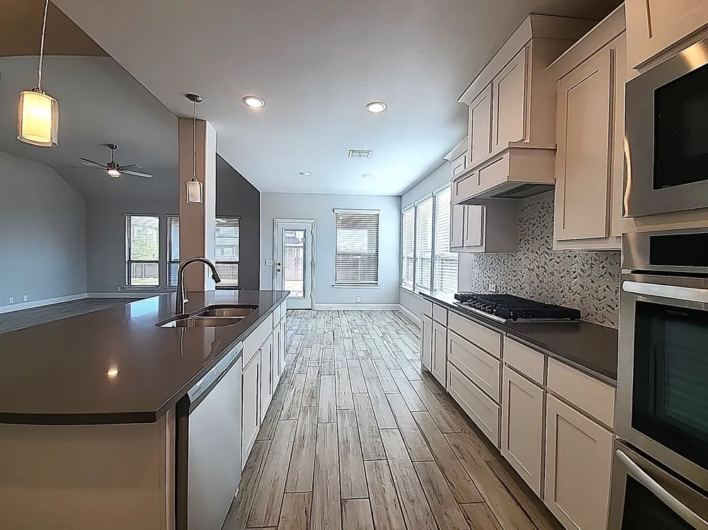 900 Superbloom Avenue Justin, TX 76247