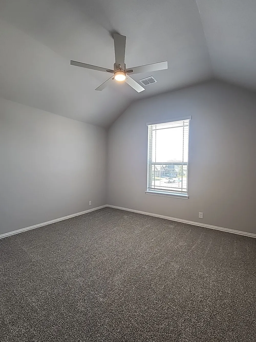 900 Superbloom Avenue Justin, TX 76247